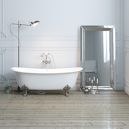 Vintage bathtub in classic interior with lamp and mirror