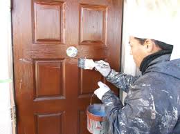 木製の玄関ドアの塗装やワックス等の手入れや価格とデメリット リフォームアンサー