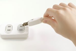 サンルームに電気のコンセントを設置や増設する際の注意点 費用も リフォームアンサー