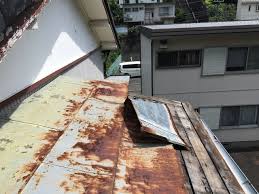 トタン屋根の張り方や張替え費用とdiyの注意点 結露防止や台風対策も リフォームアンサー