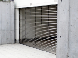 ガレージシャッターの種類や価格 取り付けでdiyの注意点も リフォームアンサー