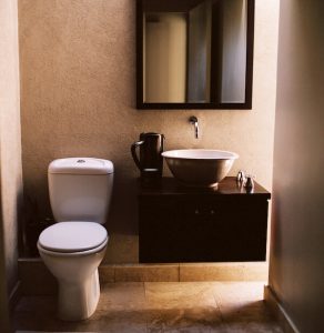 トイレの壁紙で風水と色や方角との関係と運気が上がる選び方 リフォームアンサー